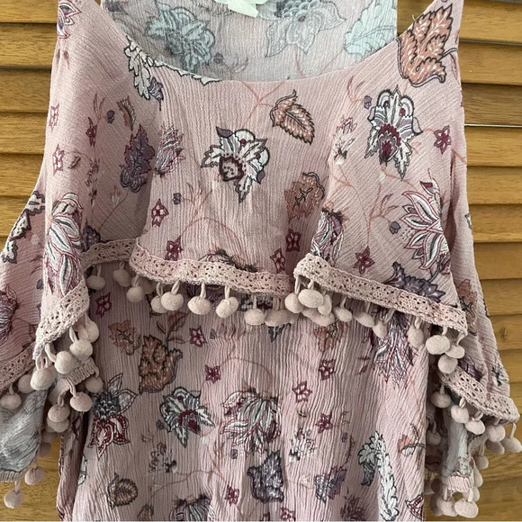 Aeropostale Purple Floral Ruffled Sleeve Autumn Top Sz Small - Picture 4 of 8